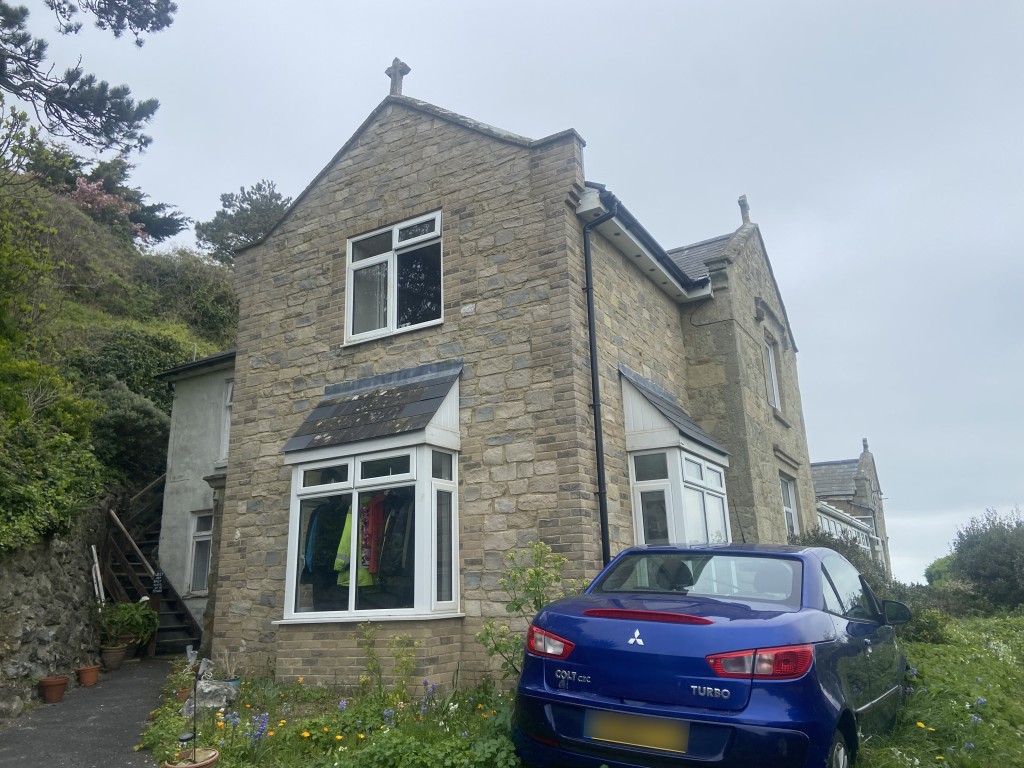 Lot: 37 - LEASEHOLD FLAT FOR INVESTMENT - View of property from outside